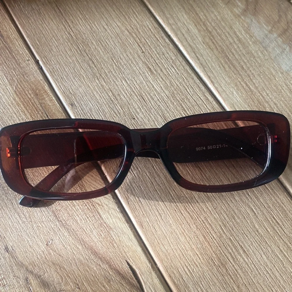 Sunnies - Picture 2 of 3